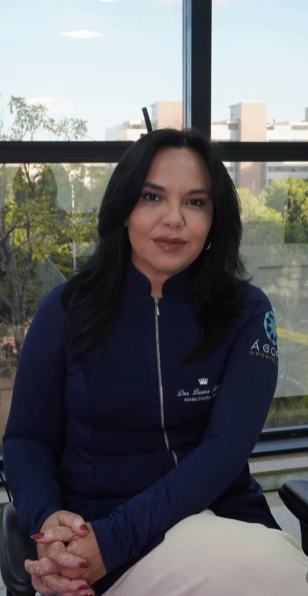 Dra. Daniele em seu consultório
