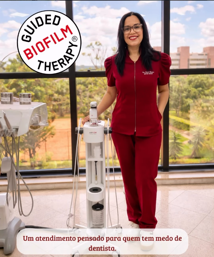 Dra. Daniele com equipamento AirFlow